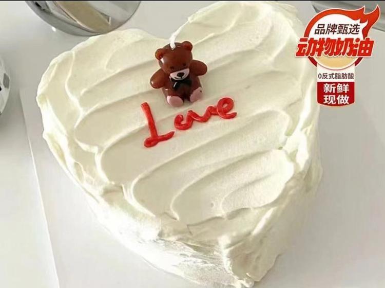 心形情侣手绘生日蛋糕